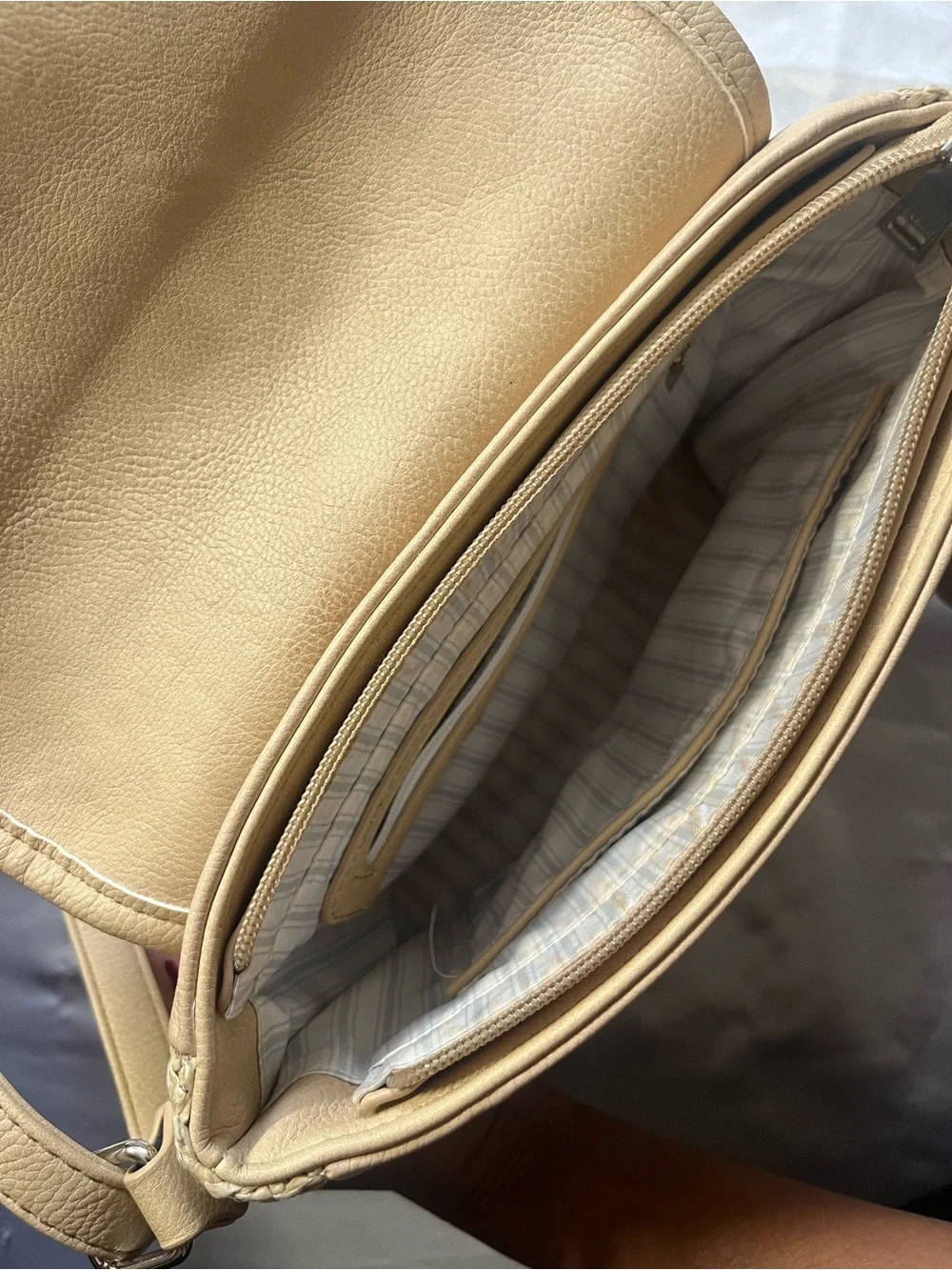 🤍 Jen & Co. Beige Woven Crossbody Bag